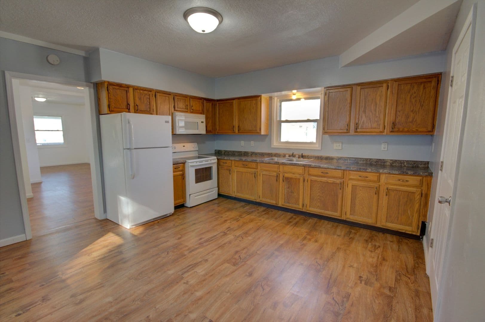 Silvis Apartment: 123 3rd St