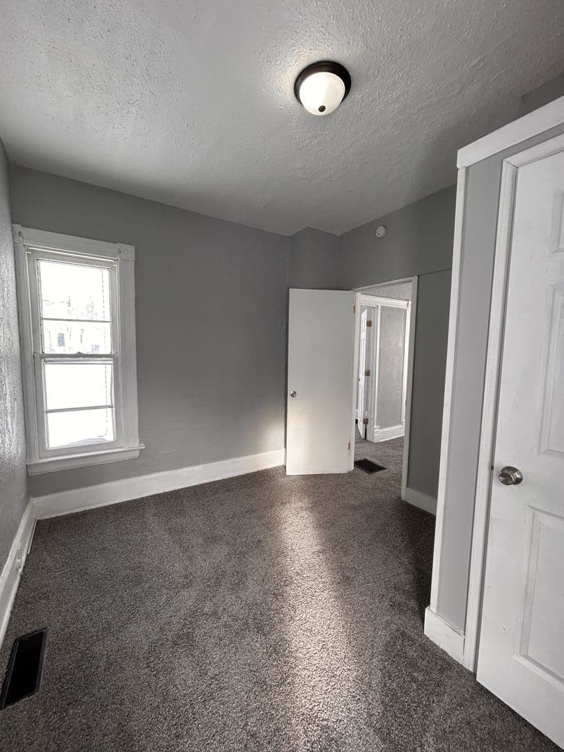 Davenport House: 1823 W 6th St