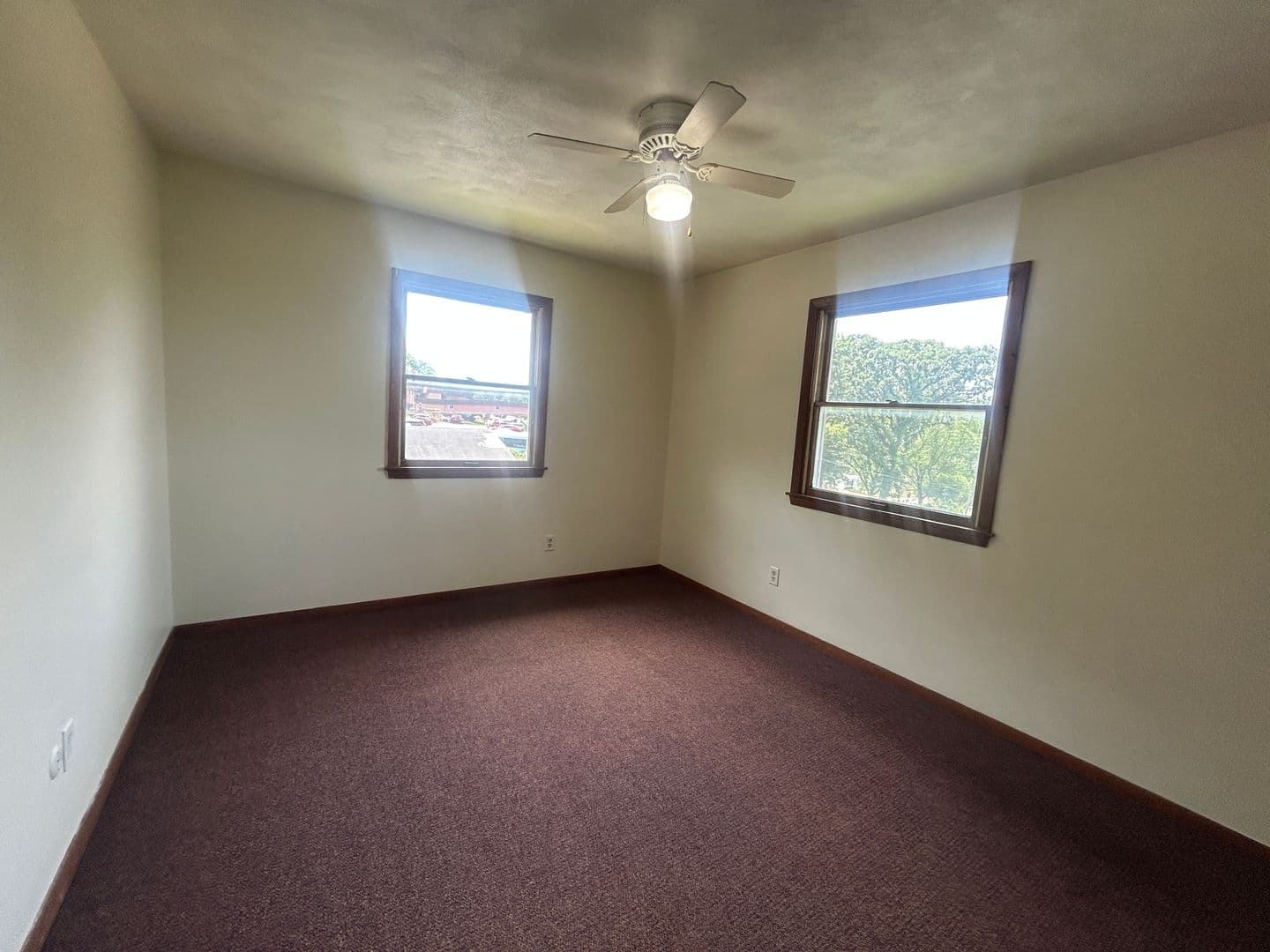 Rock Island Apartment: 1450 18th Ave