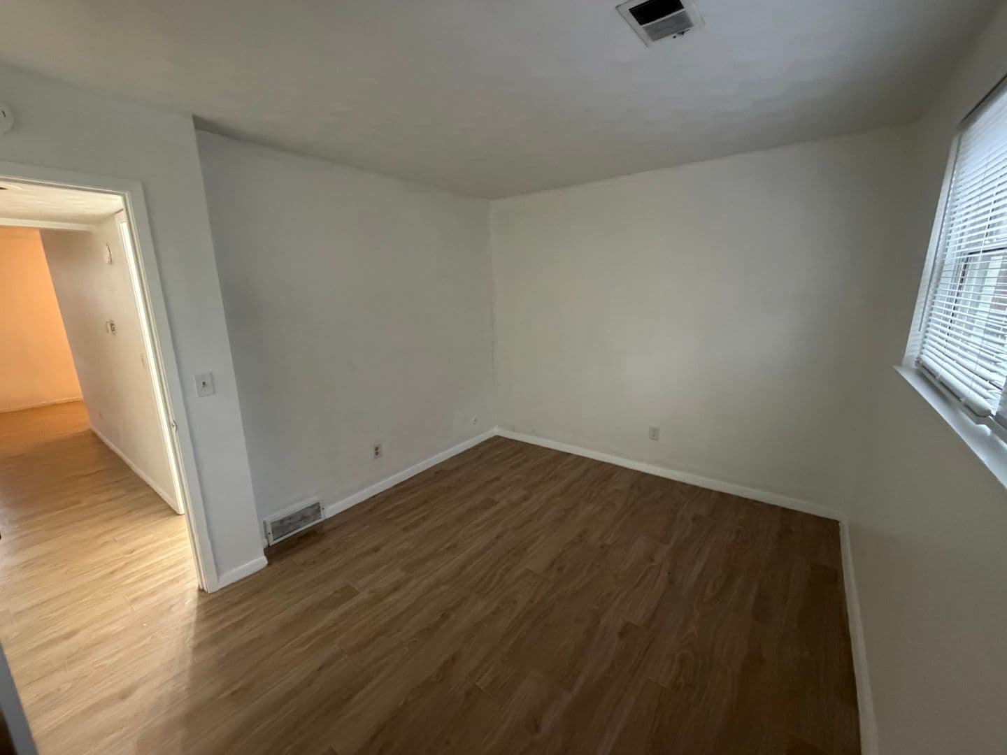 Davenport Apartment: 702 W 63rd Street