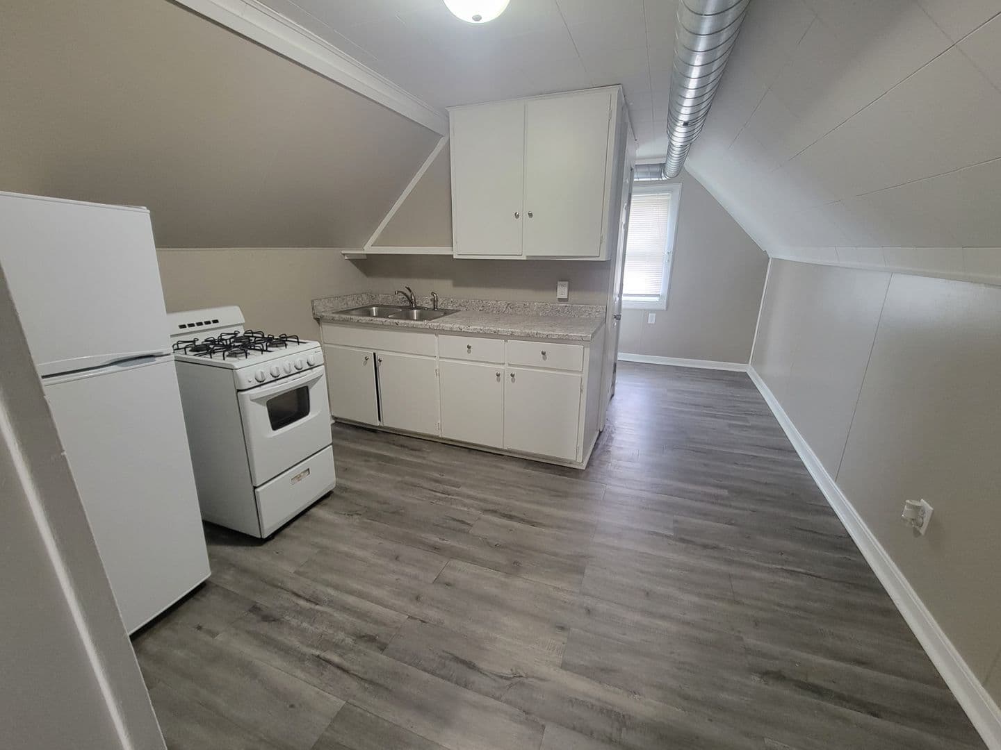 Rock Island Apartment: 605 41st Street