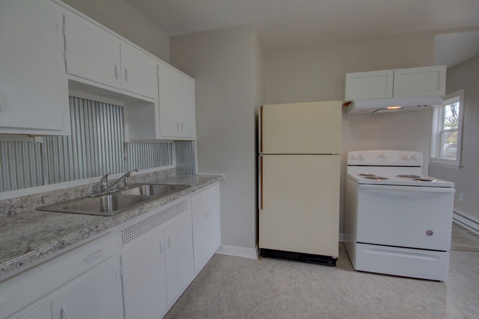 Davenport House: 3856 Johnson Ave