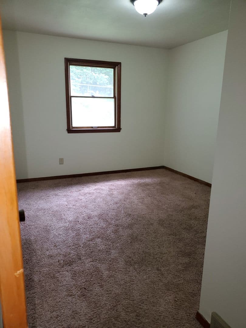Rock Island Apartment: 1450 18th Ave
