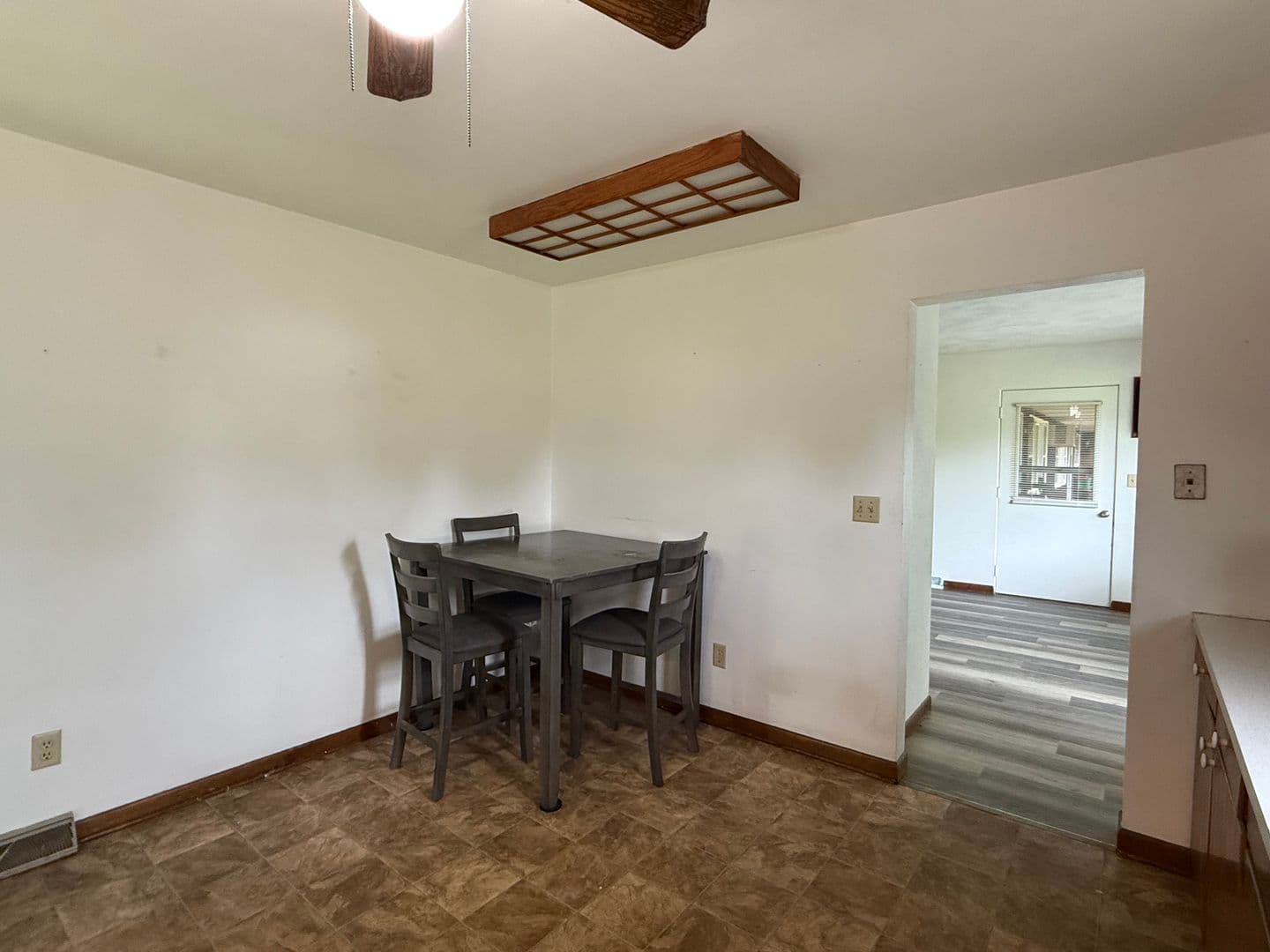 Milan Apartment: 2702 117th Ave W