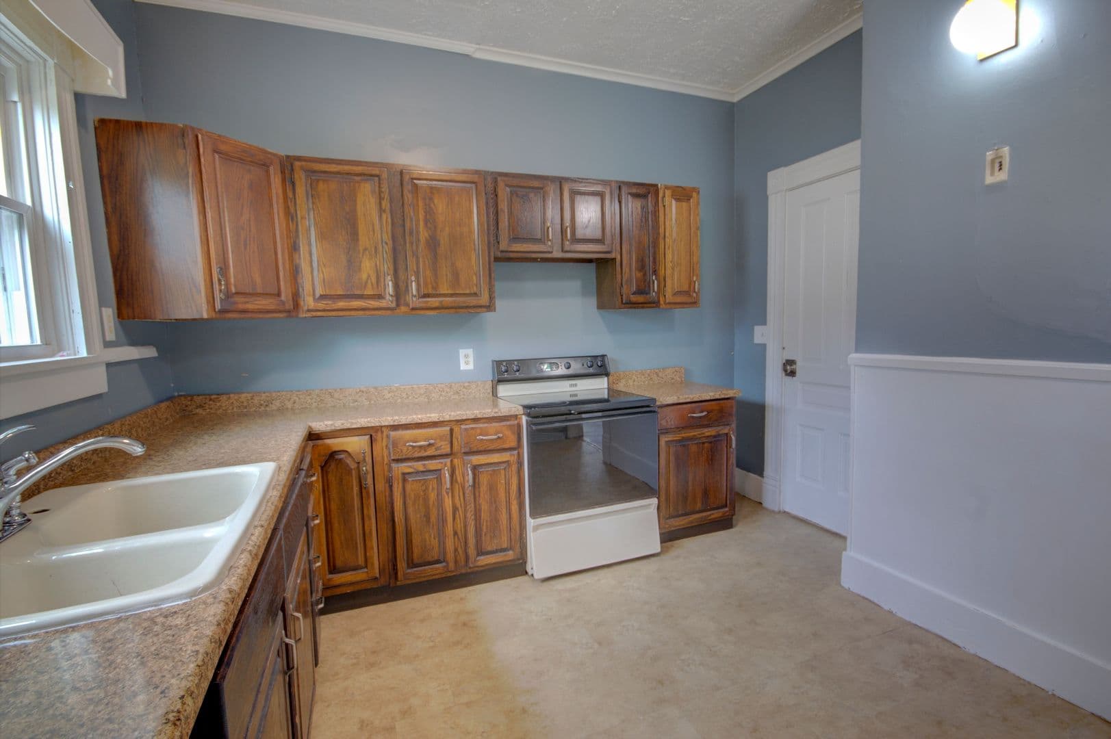 Davenport Apartment: 1724 Farnam St