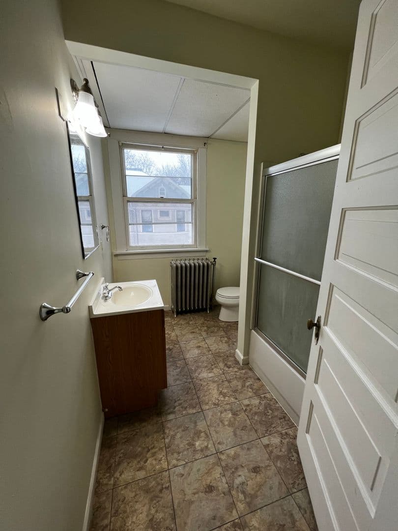 Rock Island Apartment: 914 23rd Street
