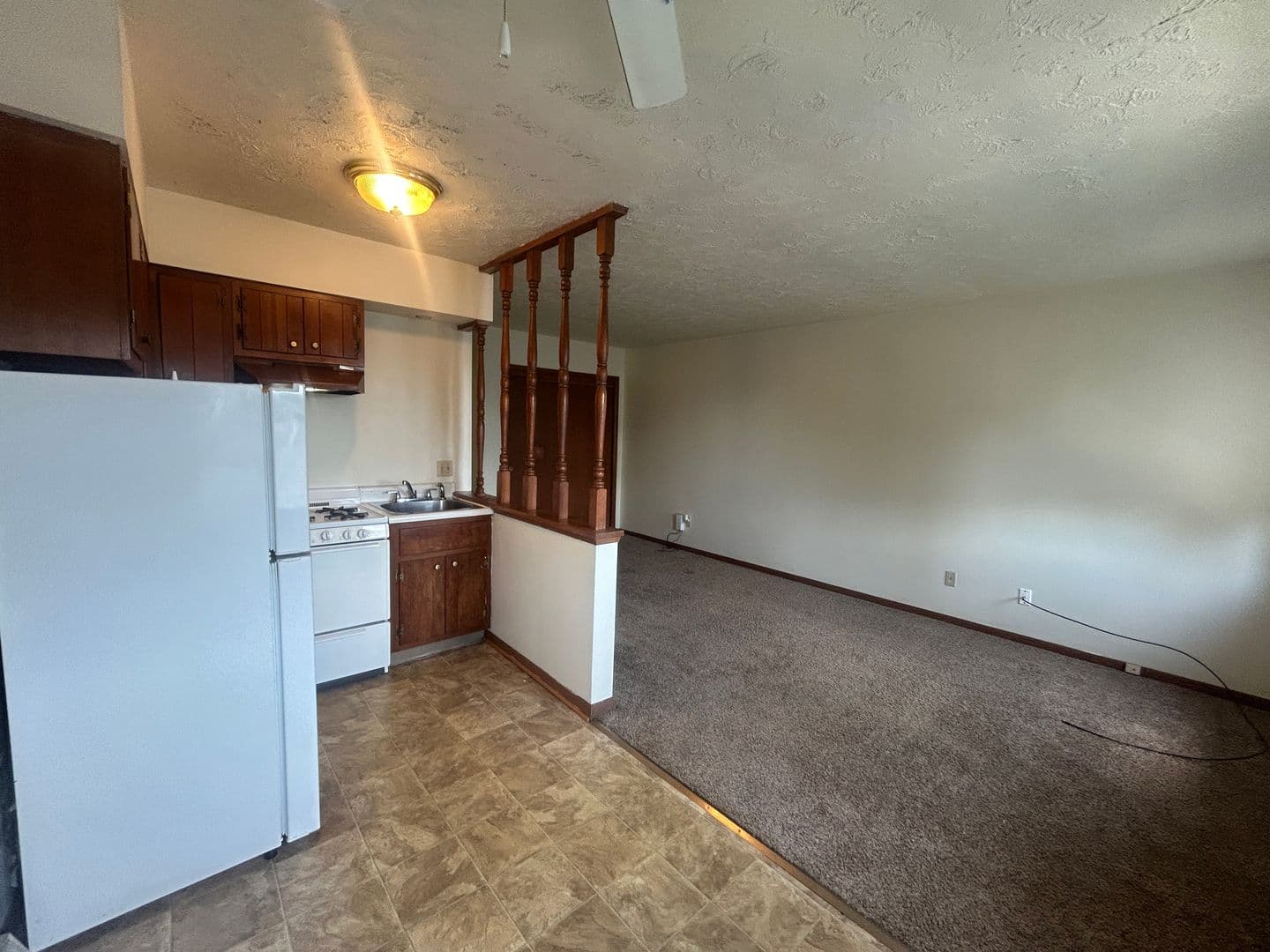 Rock Island Apartment: 1450 18th Ave