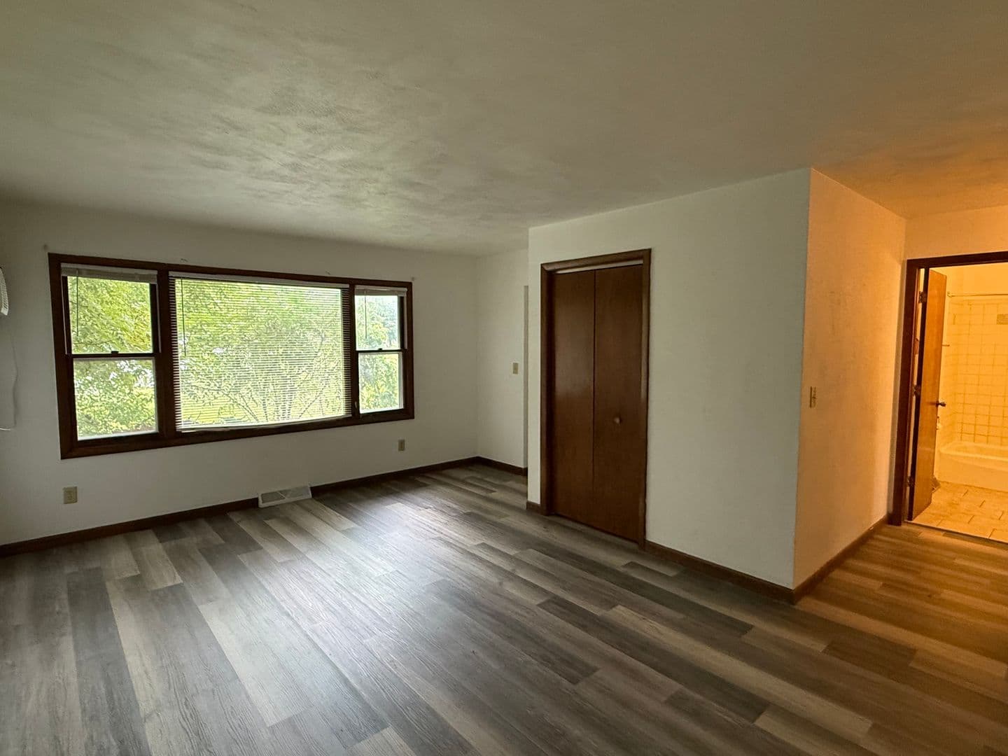 Milan Apartment: 2702 117th Ave W