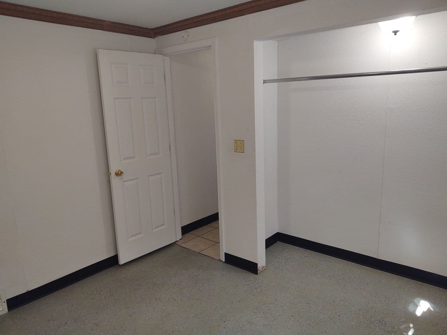 Milan Apartment: 2702 117th Ave W