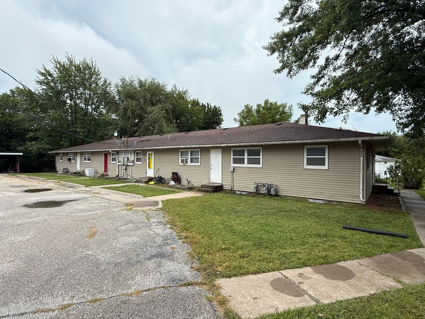 Milan Apartment: 2702 117th Ave W