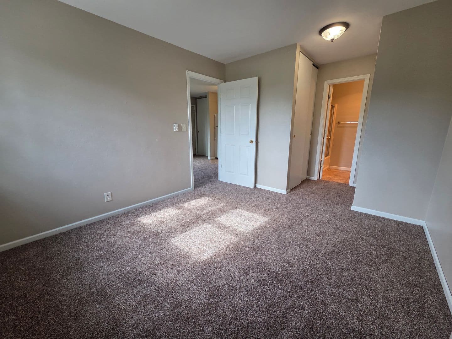 Moline Apartment: 3500 60th St