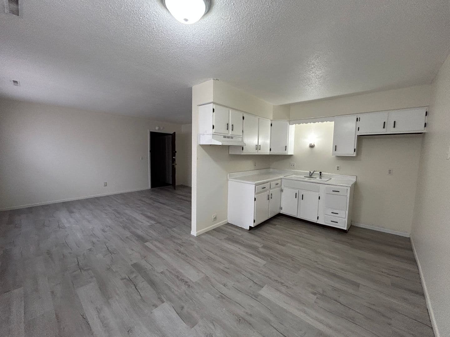 Davenport Apartment: 614 W 63rd Street