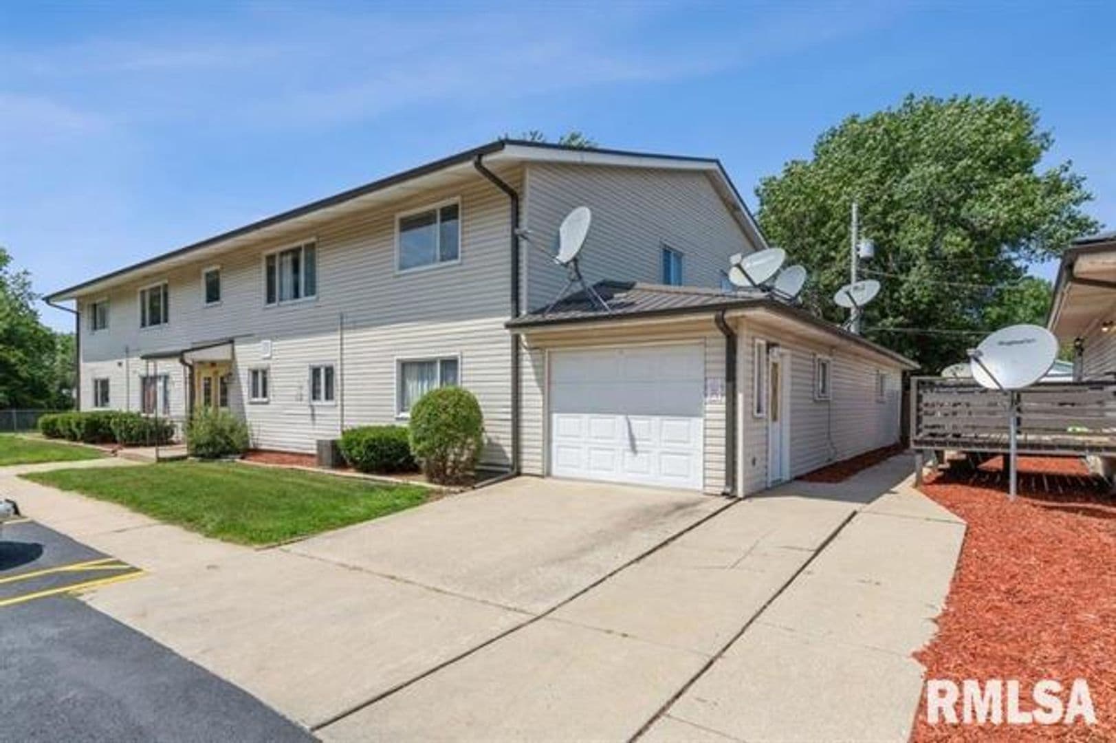 Hillsdale Apartment: 306 Larson Ct