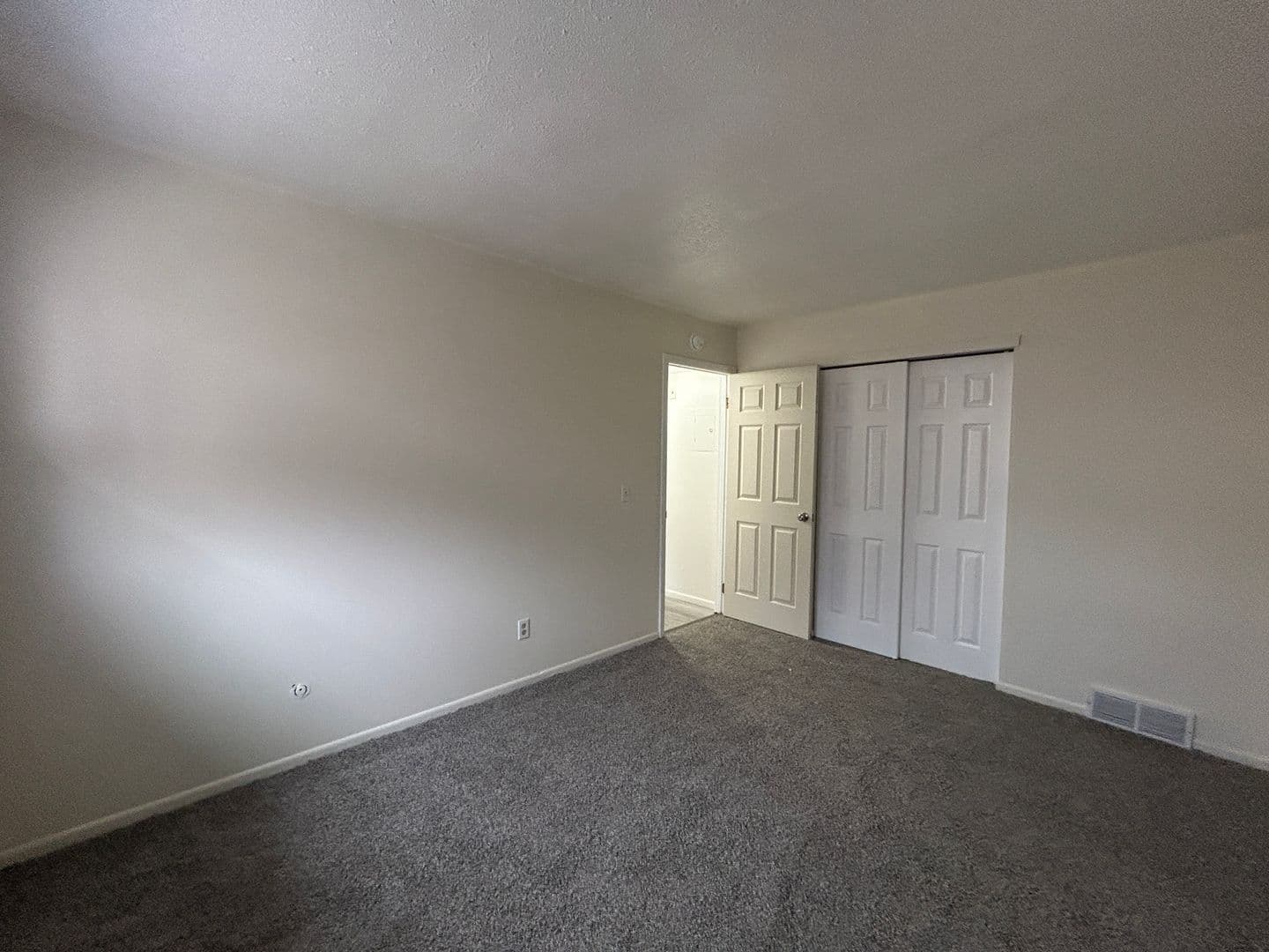 Davenport Apartment: 614 W 63rd Street