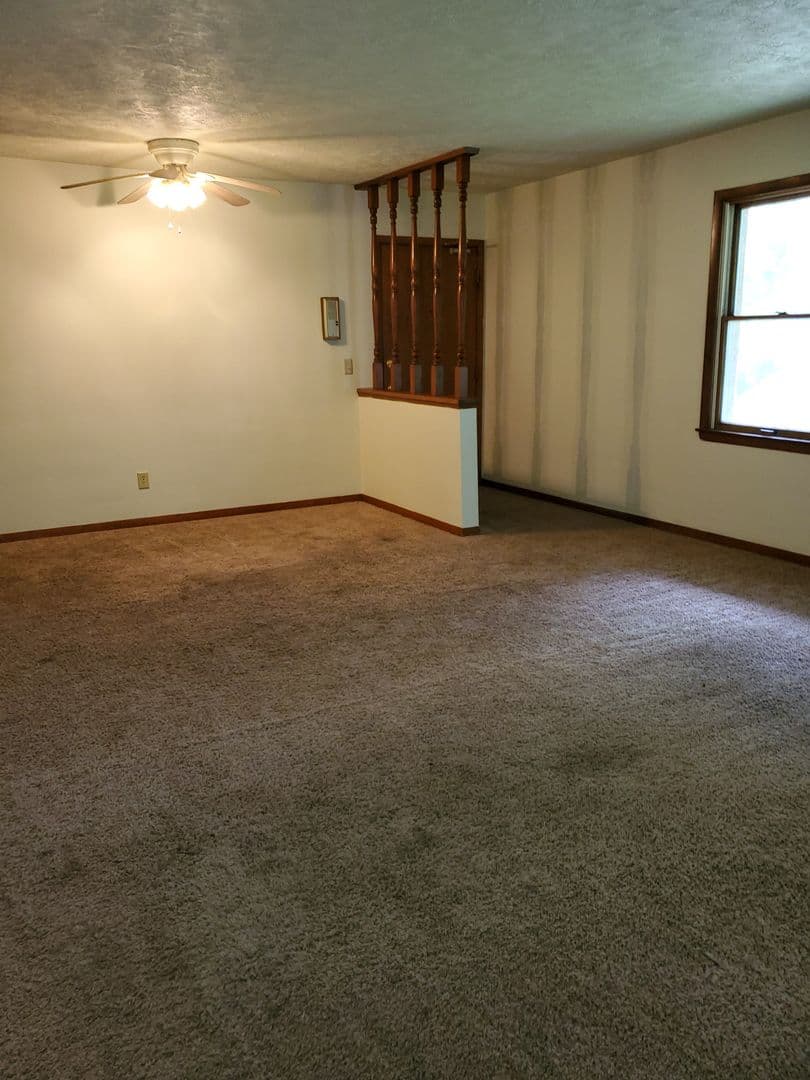 Rock Island Apartment: 1450 18th Ave