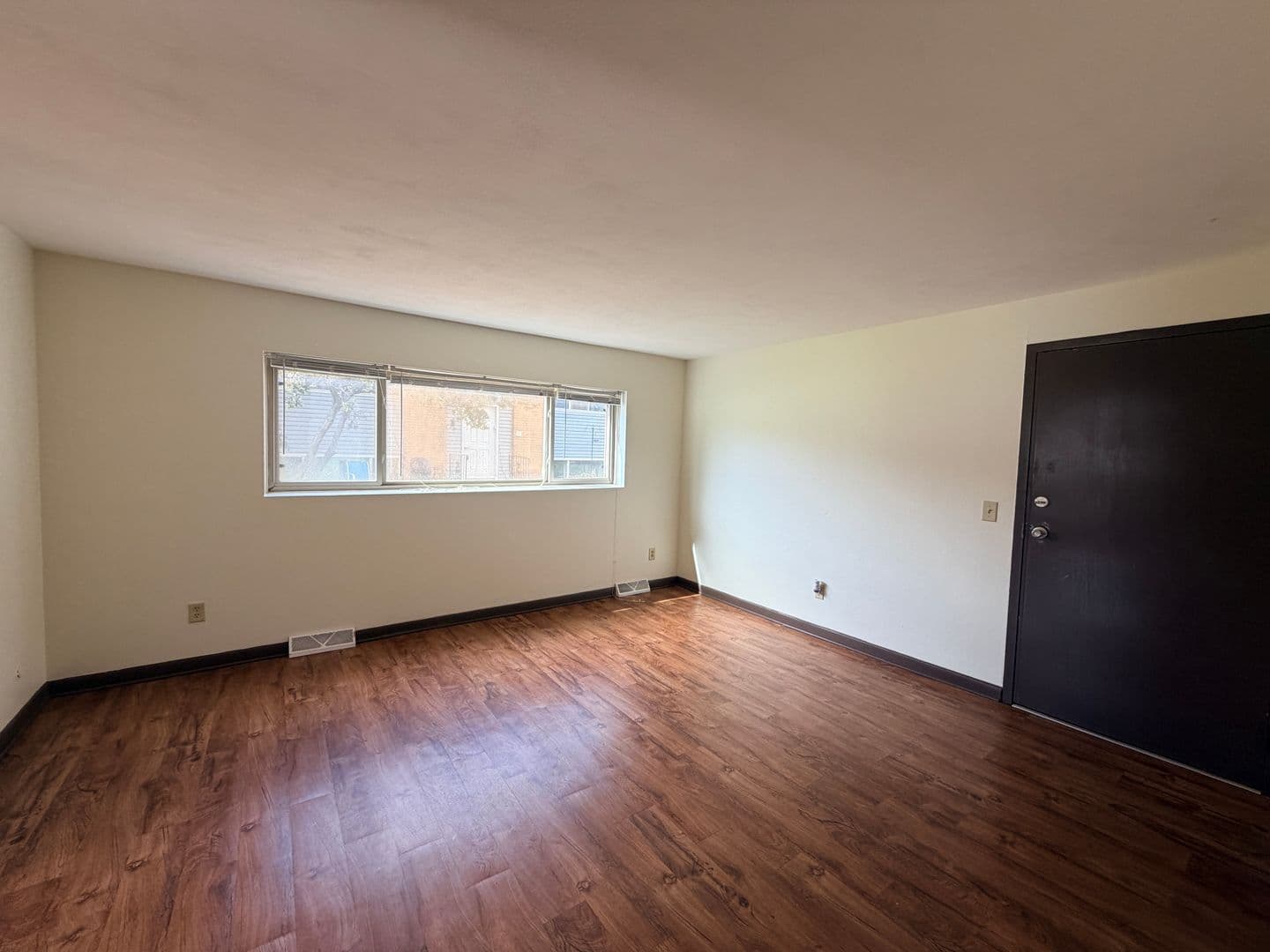 Moline Apartment: 4711 12th Ave