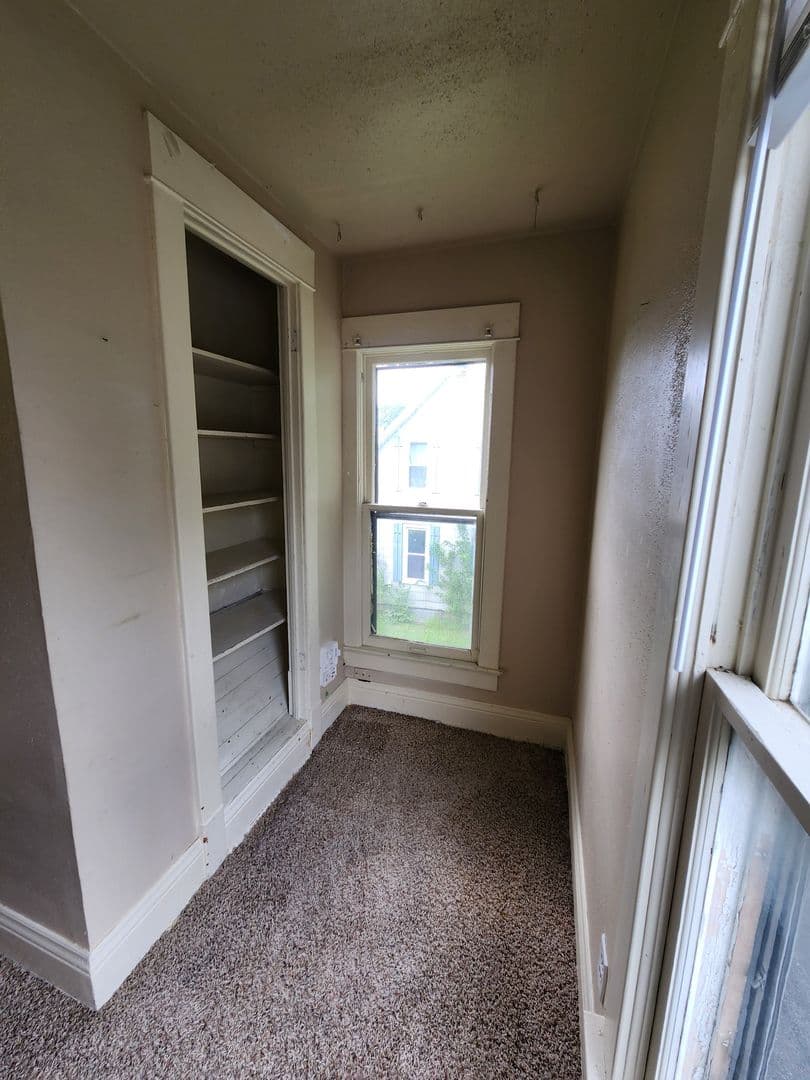 Moline Apartment: 1546 12th Ave