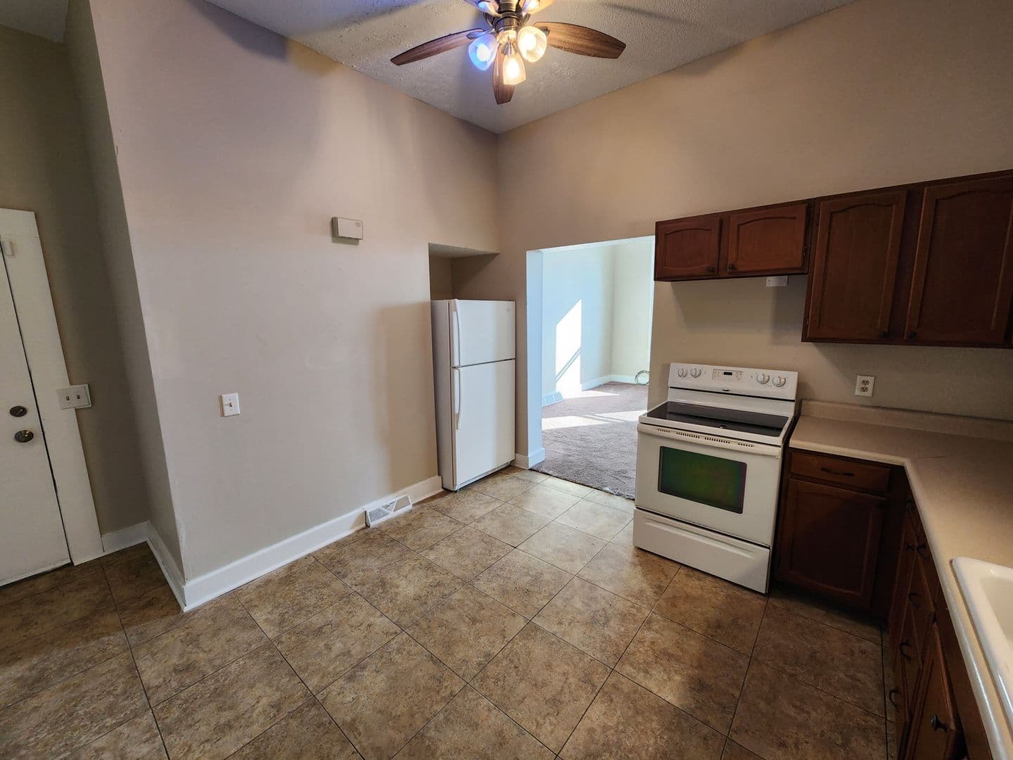 Davenport Apartment: 528 W 6th St