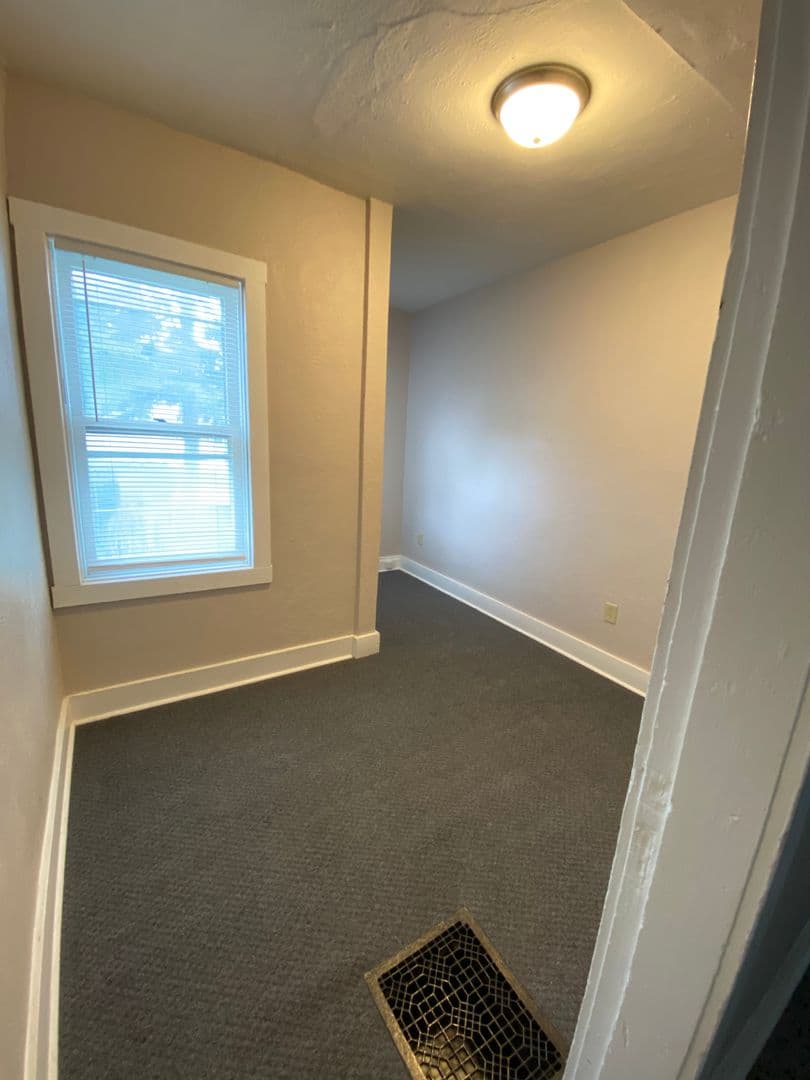 Moline Apartment: 822 5th Avenue
