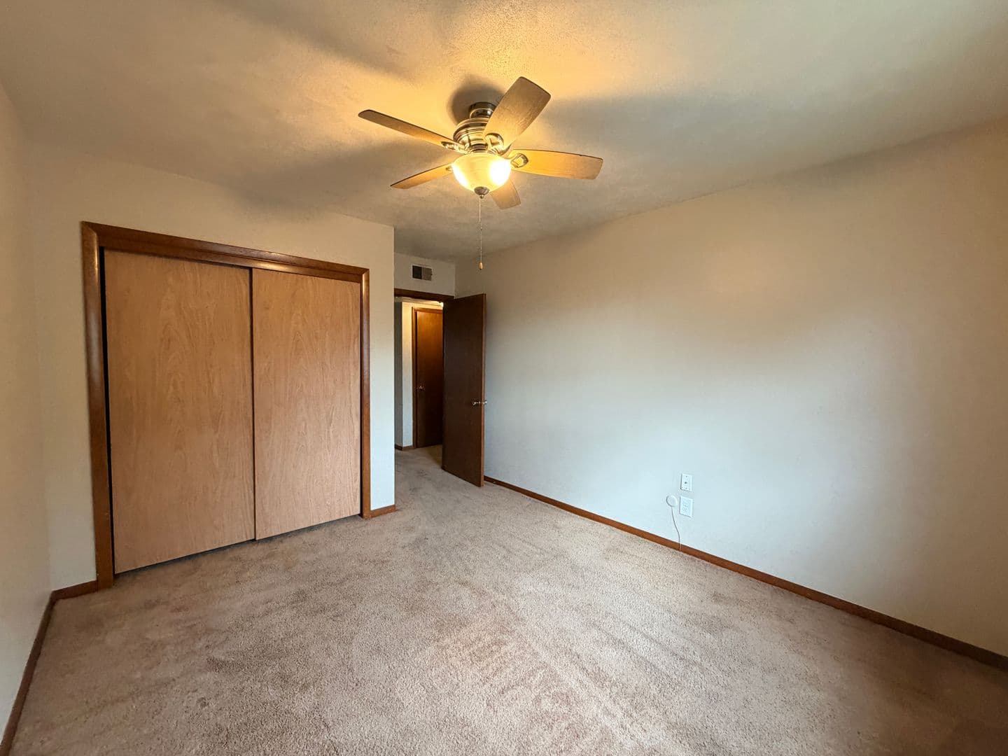 Rock Island Apartment: 1450 18th Ave