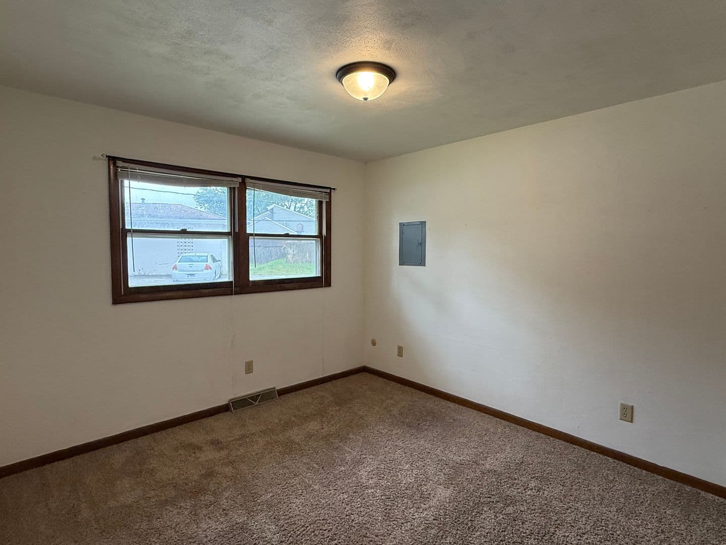 Milan Apartment: 2702 117th Ave W