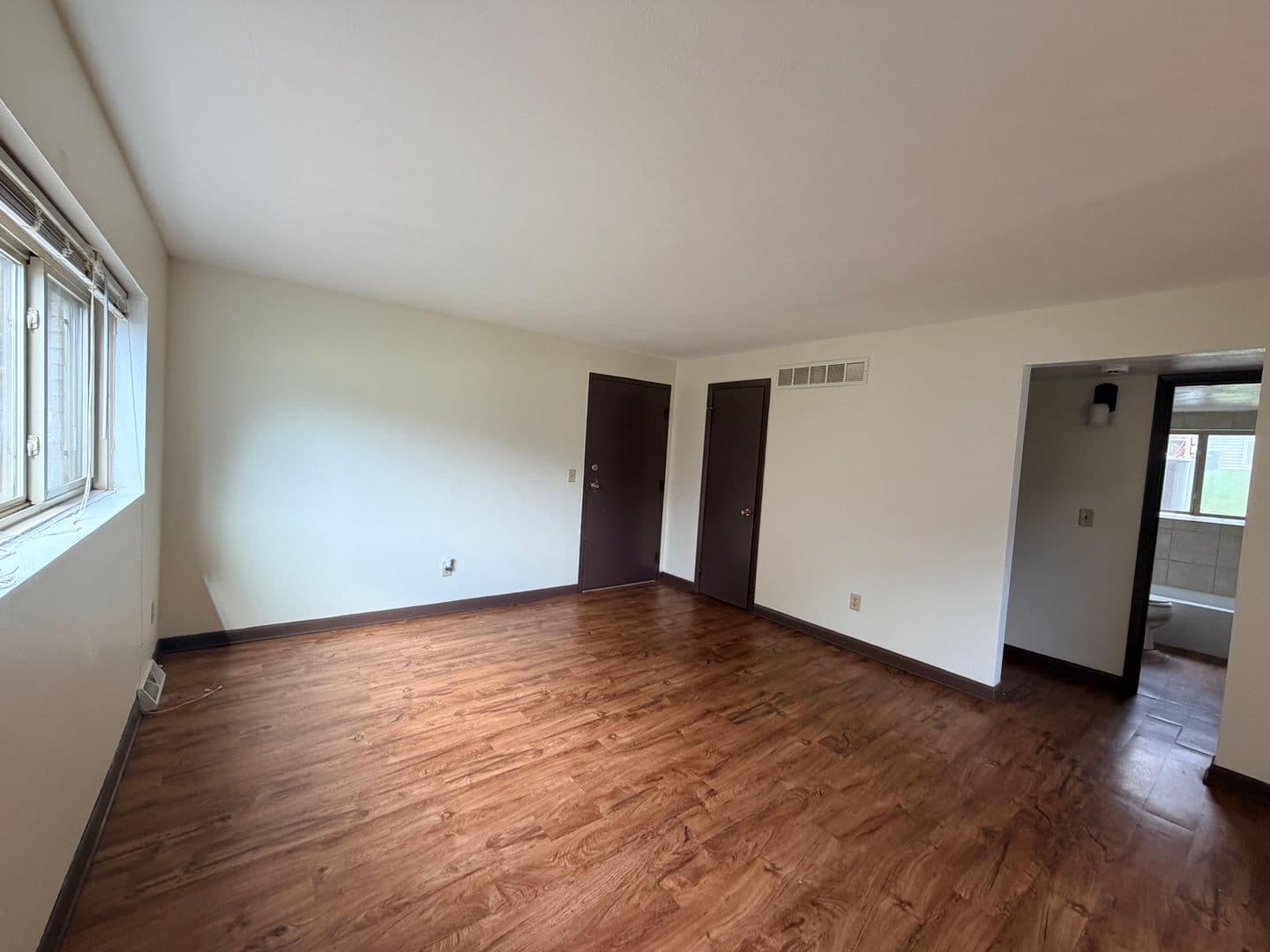 Moline Apartment: 4711 12th Ave