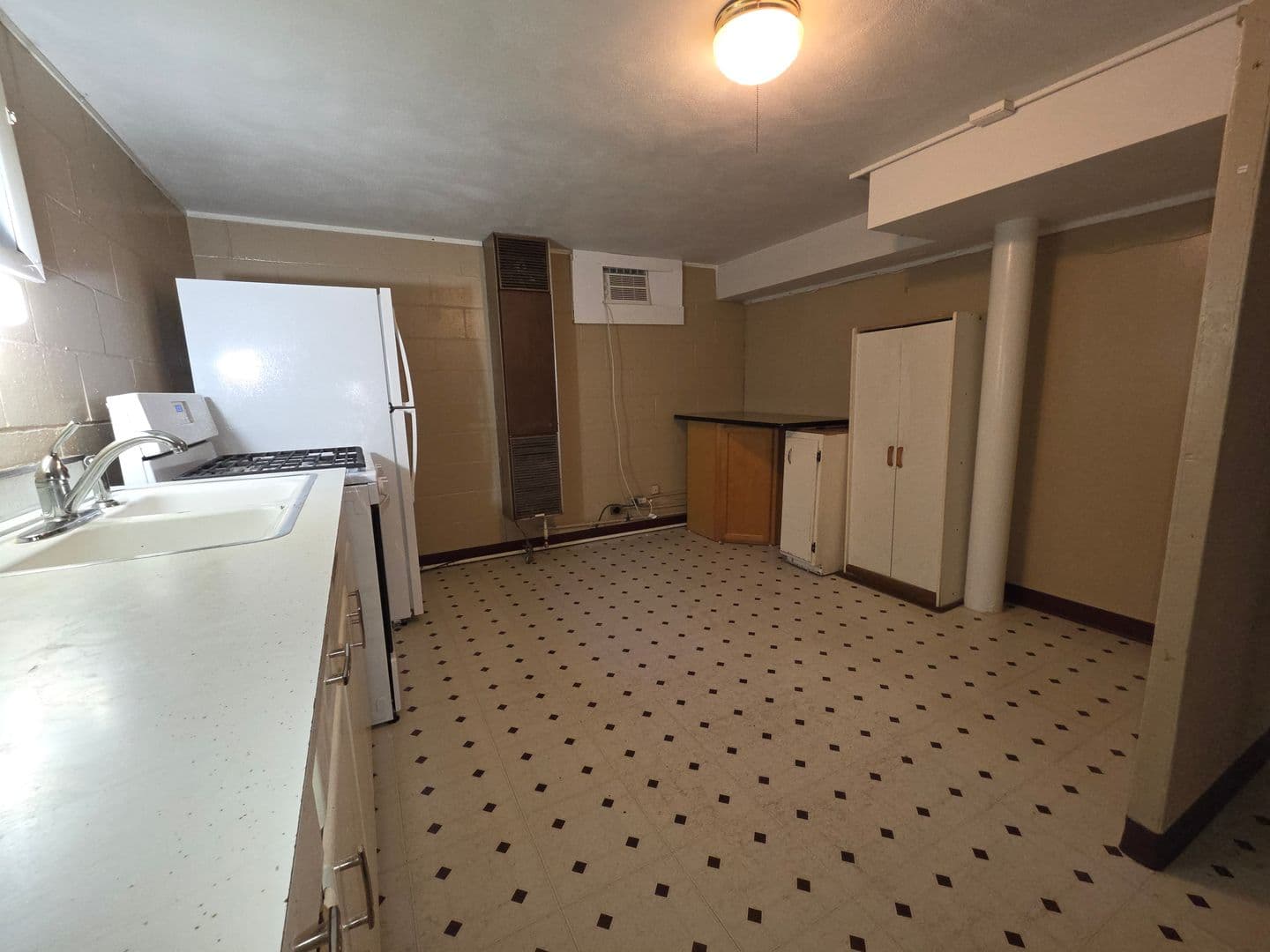 Moline Apartment: 1705 11th Ave