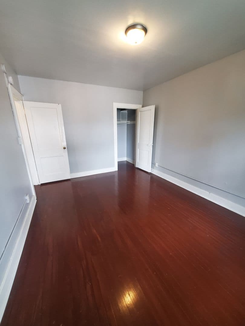 Rock Island Apartment: 2930 5th Ave