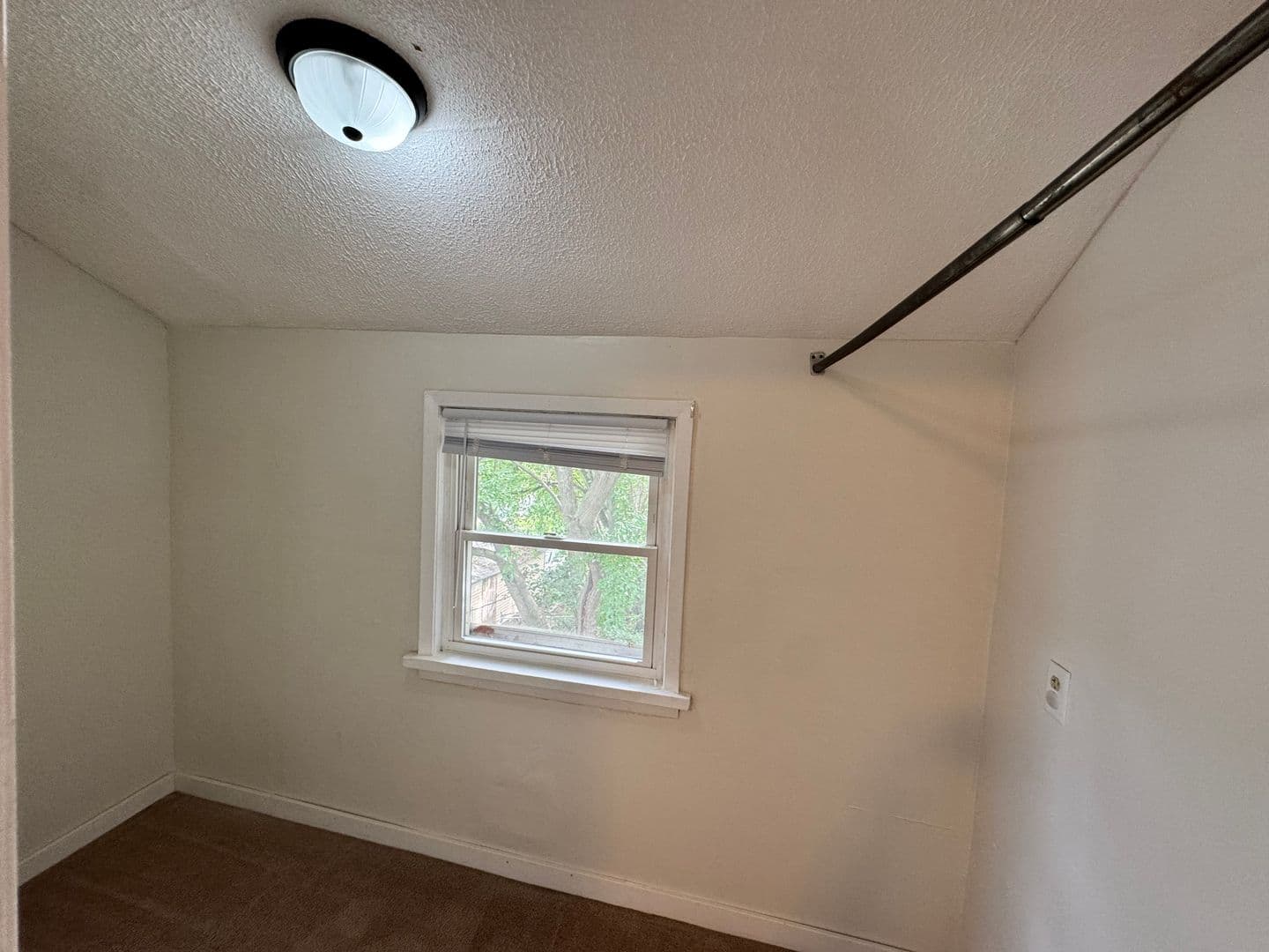 Silvis Apartment: 149 6th Street