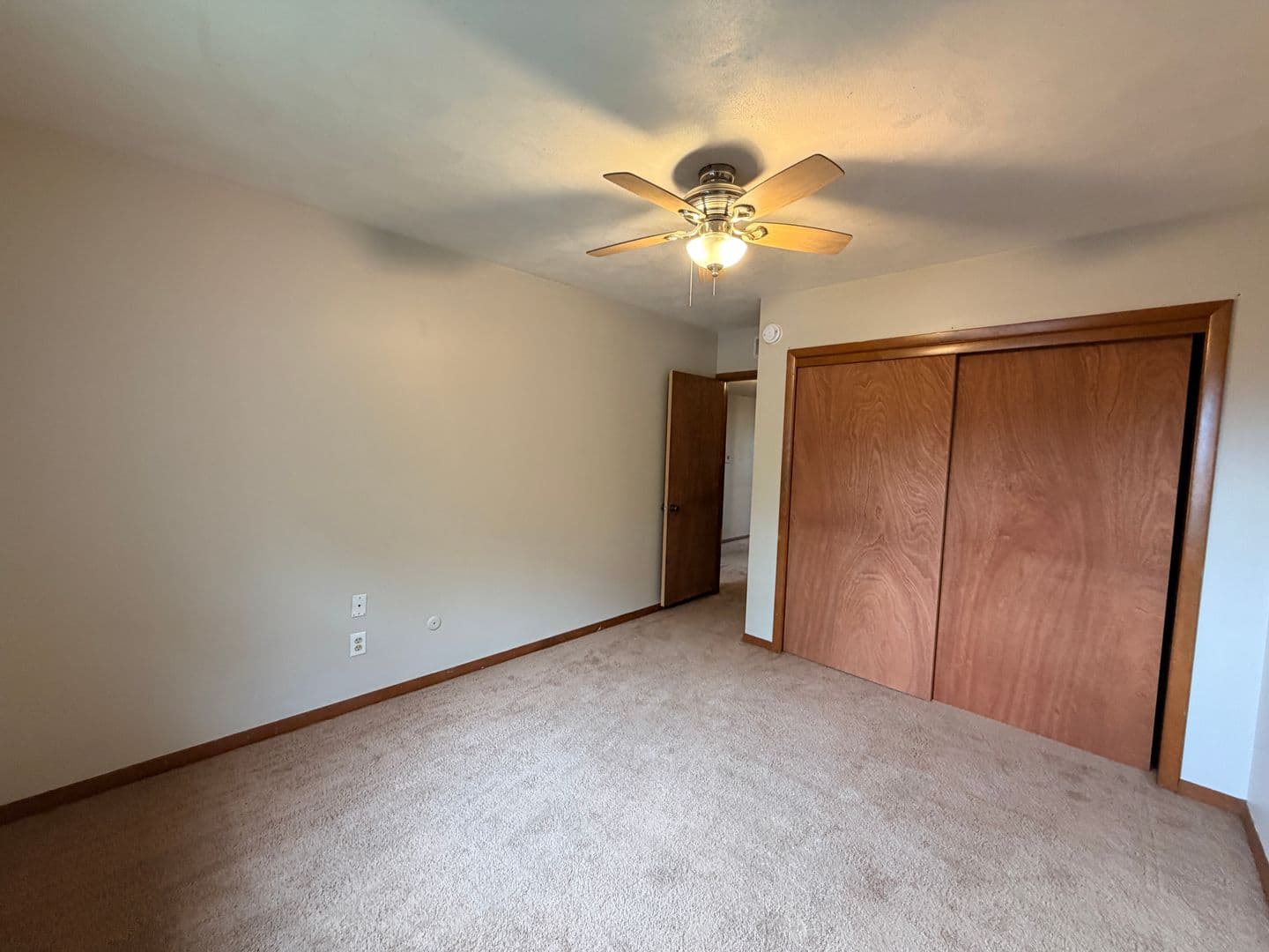 Rock Island Apartment: 1450 18th Ave