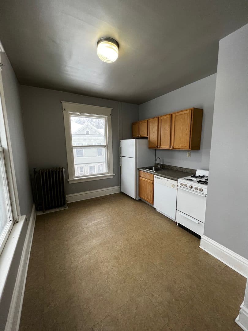 Rock Island Apartment: 914 23rd Street