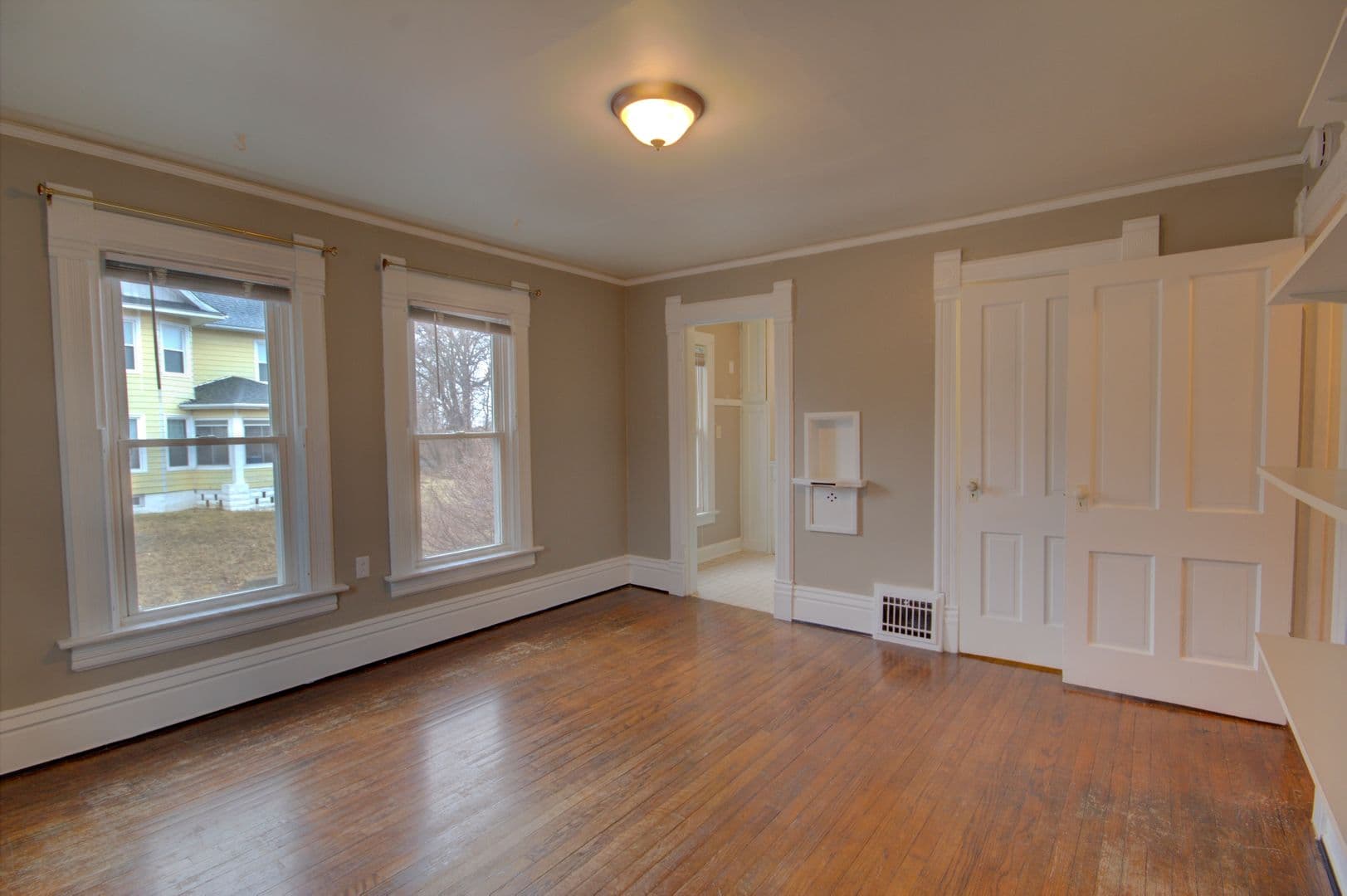 Moline Apartment: 1135 11th Ave