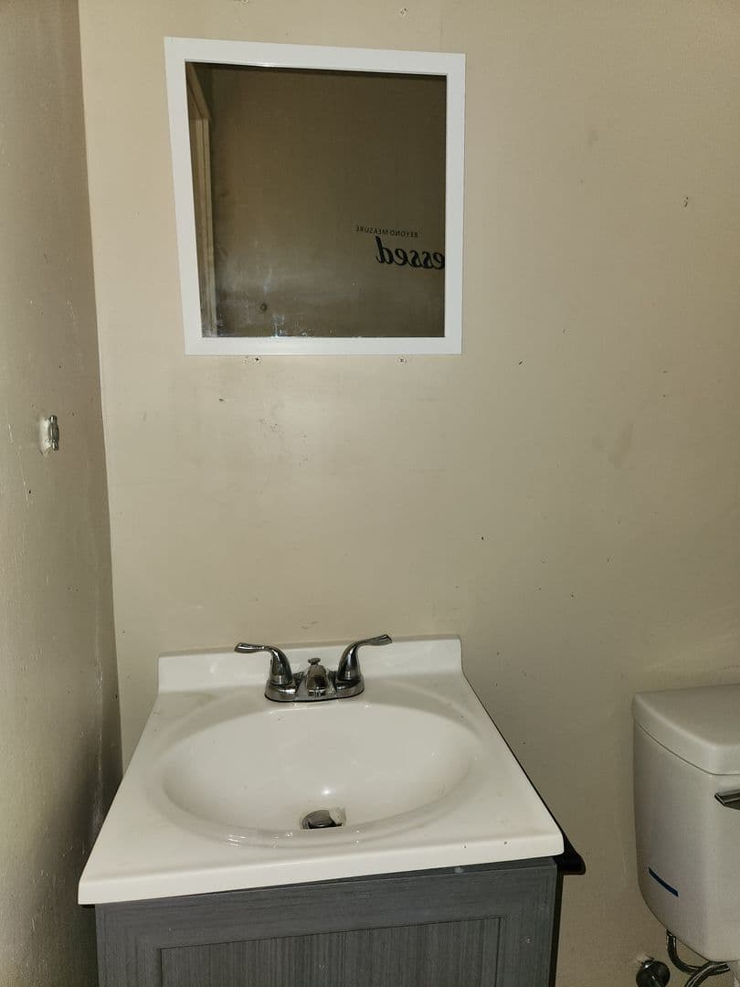 Moline Apartment: 1546 12th Ave