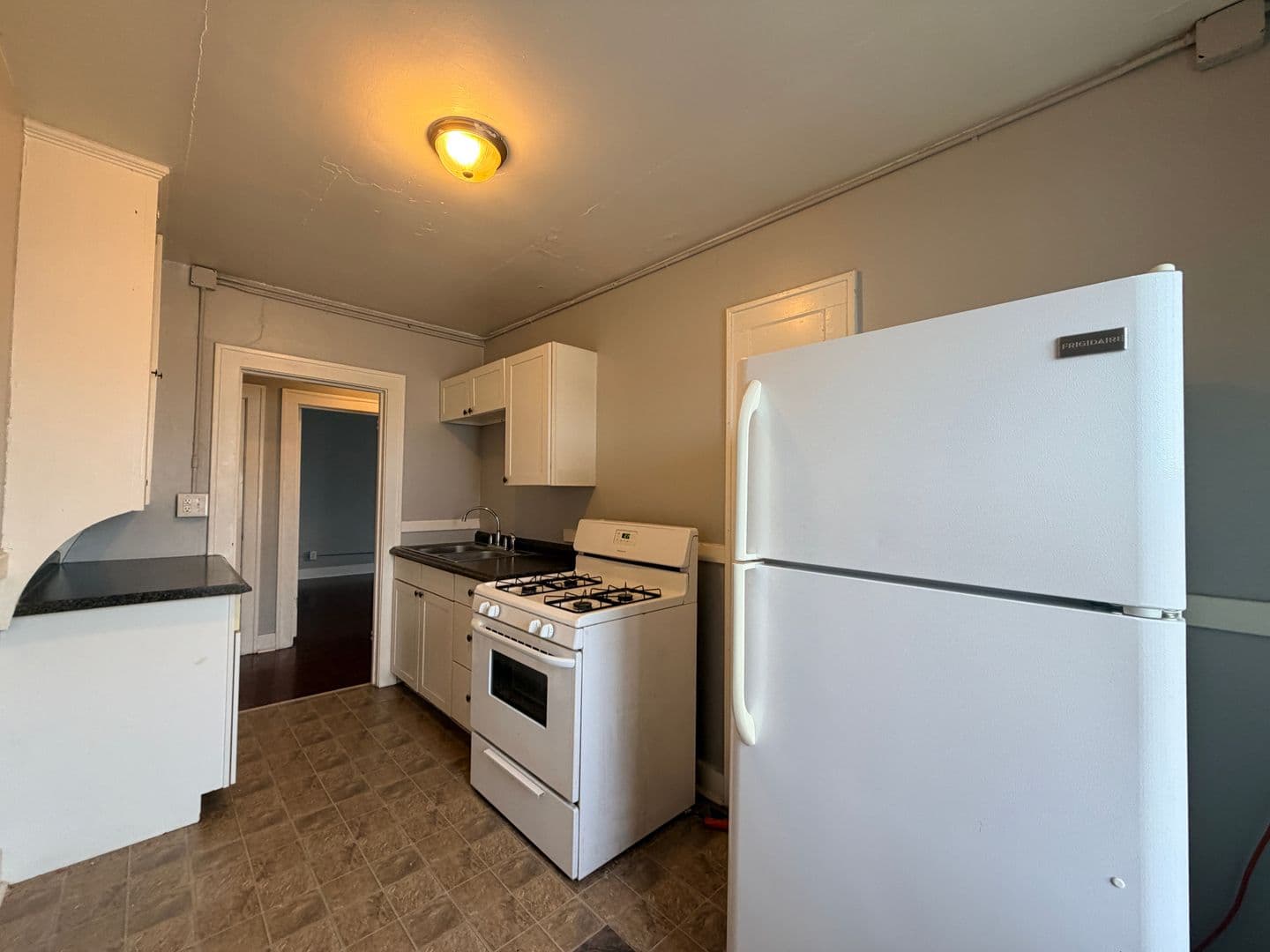 Rock Island Apartment: 2930 5th Ave