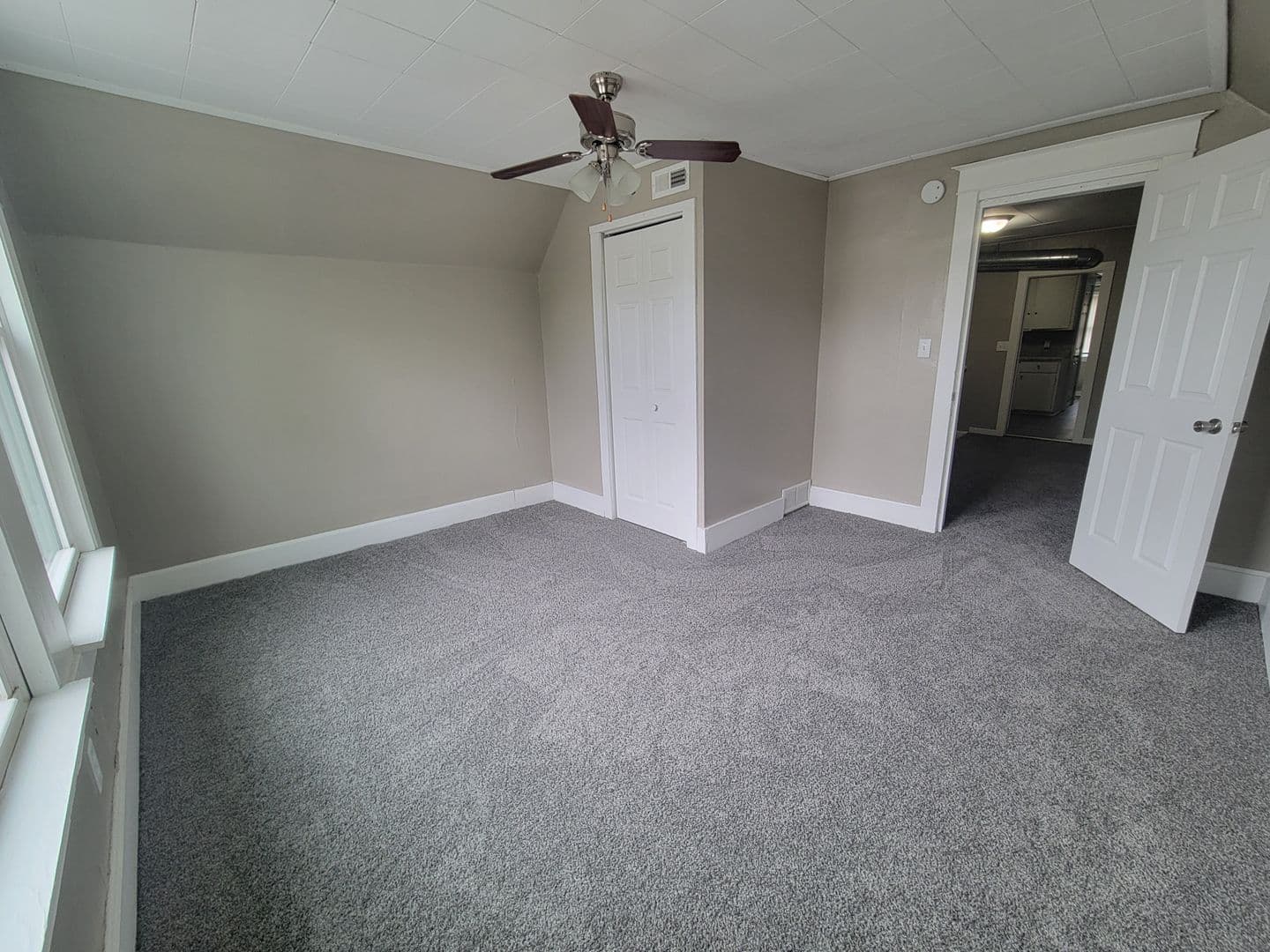 Rock Island Apartment: 605 41st Street