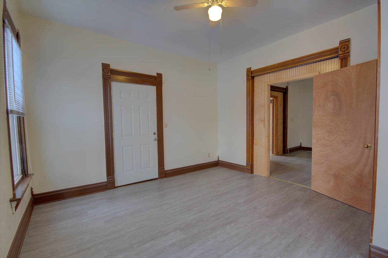 Rock Island Apartment: 2421 8 1/2 Ave
