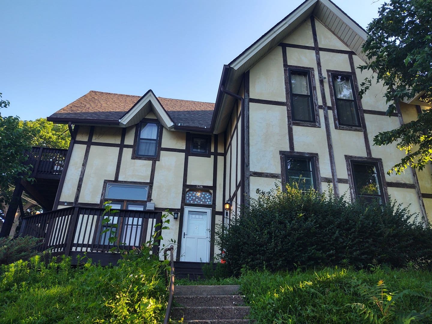 Davenport Apartment: 528 W 6th St