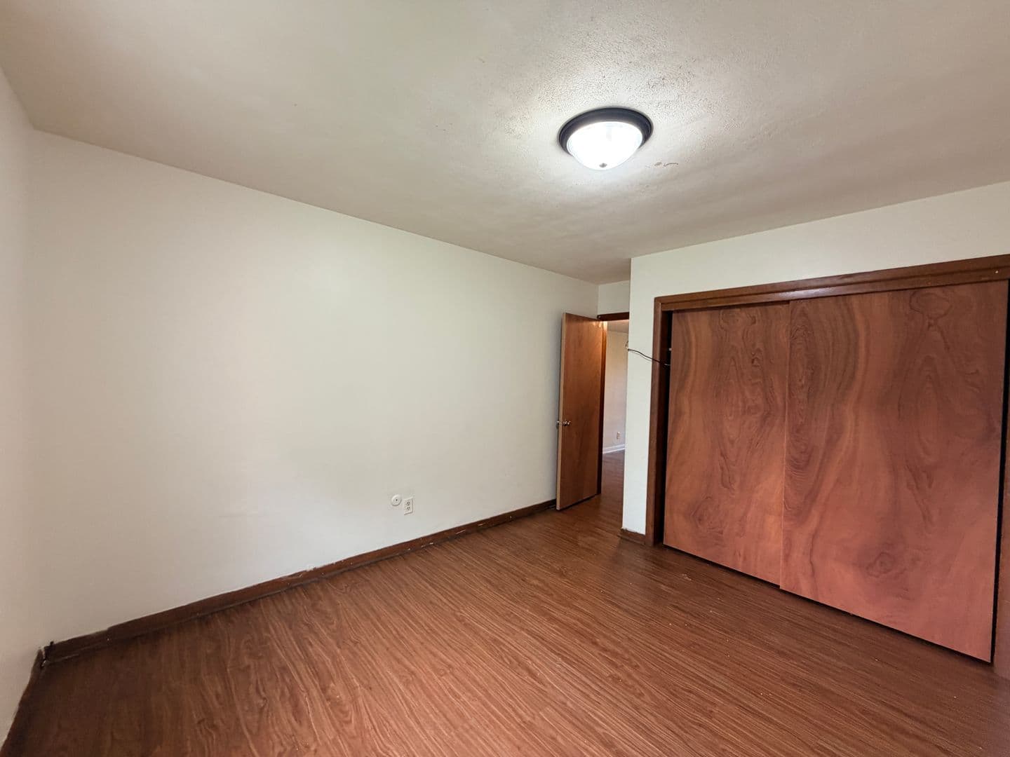 Rock Island Apartment: 1450 18th Ave