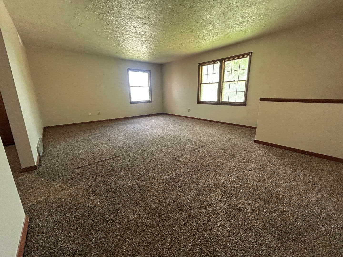 Rock Island Apartment: 1450 18th Ave
