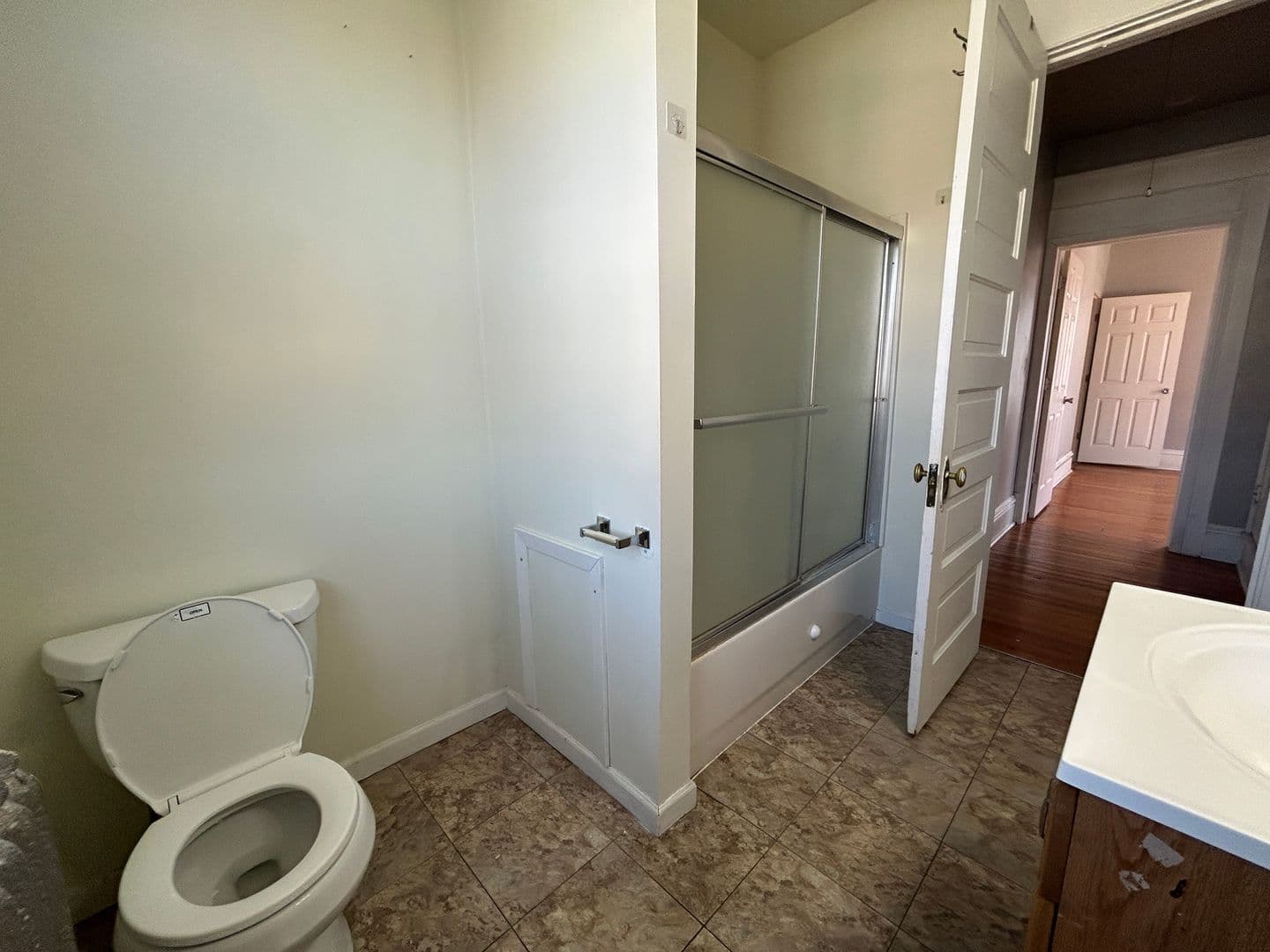 Rock Island Apartment: 914 23rd Street