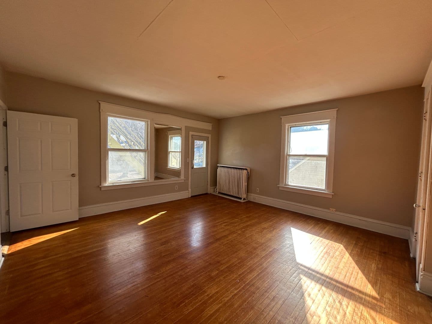 Rock Island Apartment: 914 23rd Street