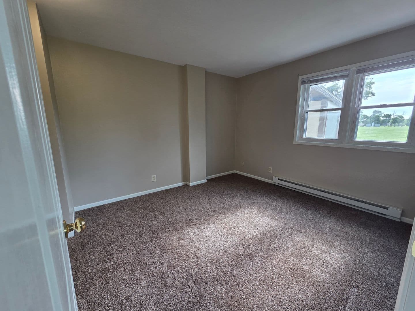 Moline Apartment: 3500 60th St