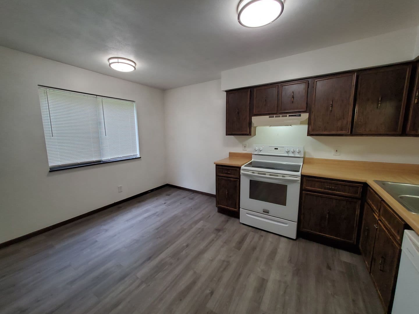Rock Island Apartment: 8500 14th Street West