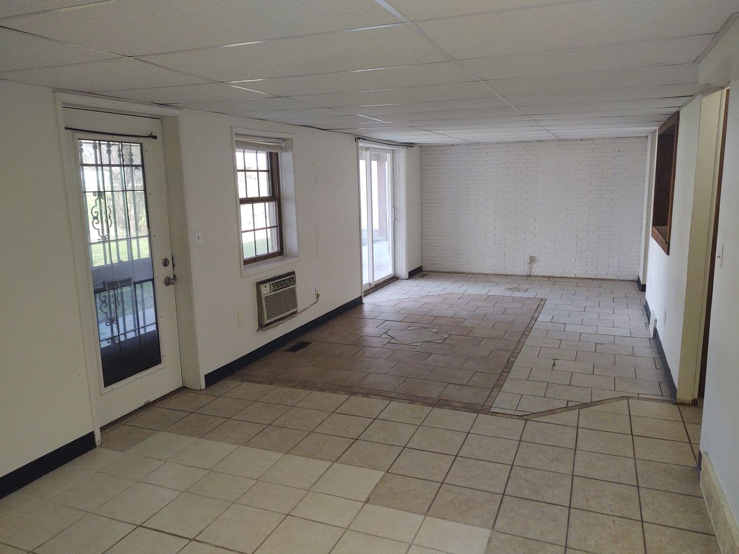 Milan Apartment: 2702 117th Ave W