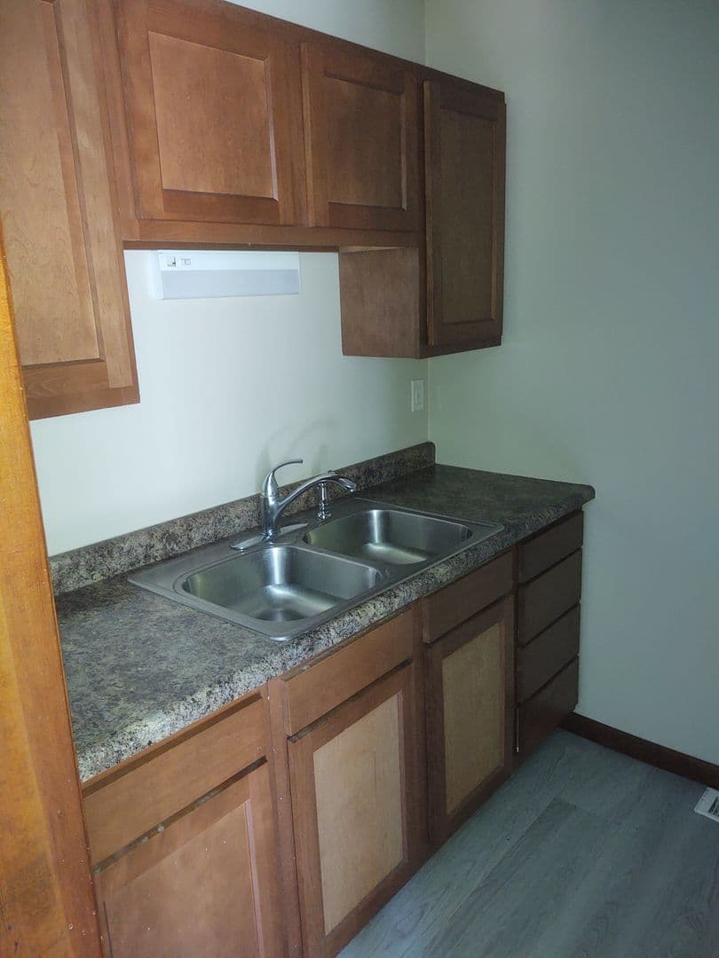 Moline Apartment: 2717 11th Ave B