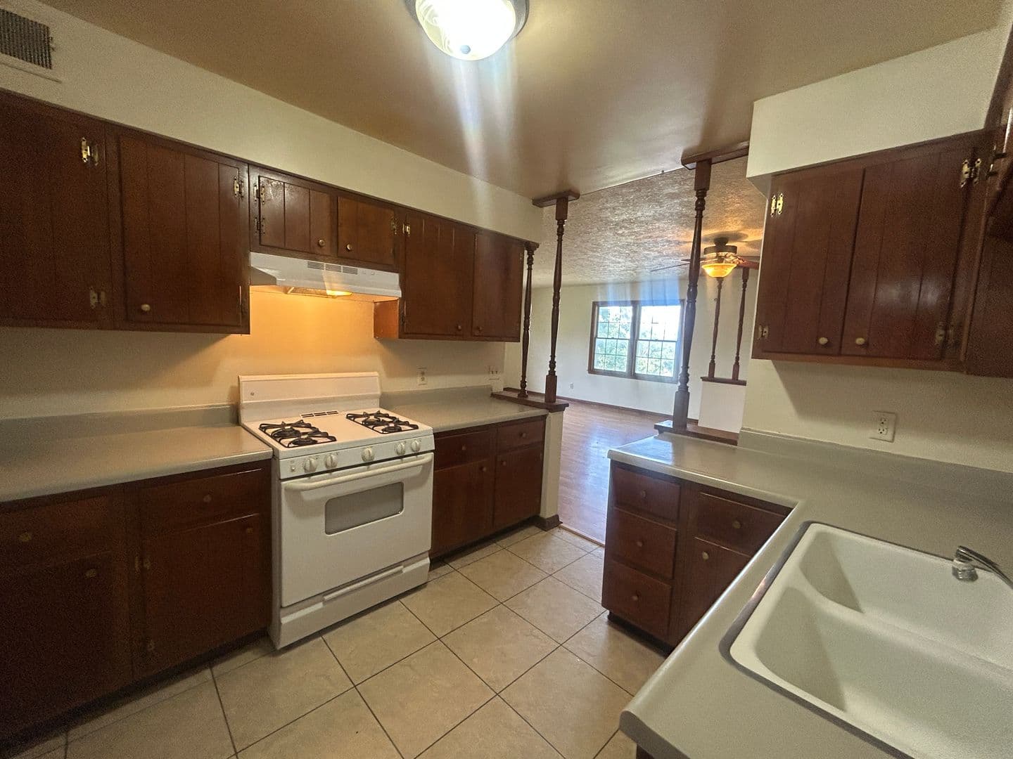 Rock Island Apartment: 1450 18th Ave