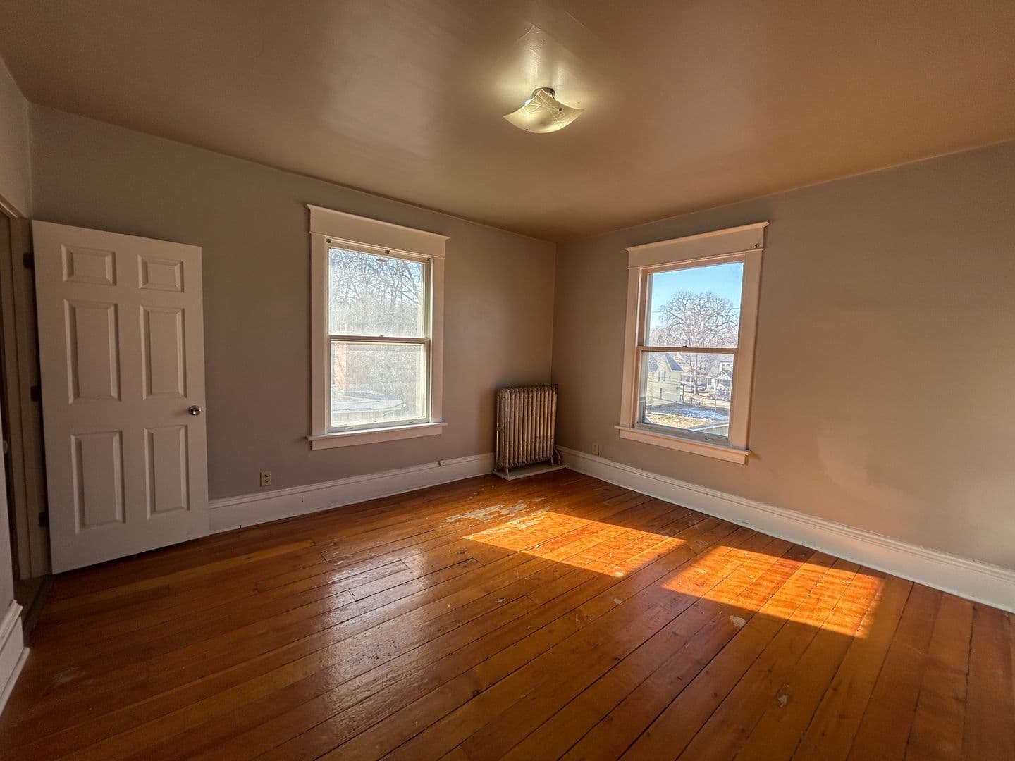 Rock Island Apartment: 914 23rd Street