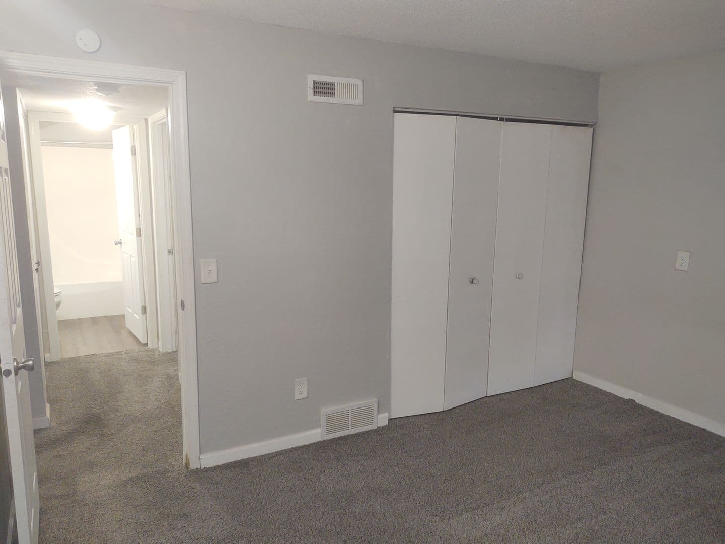 Moline Apartment: 5529 34th Ave