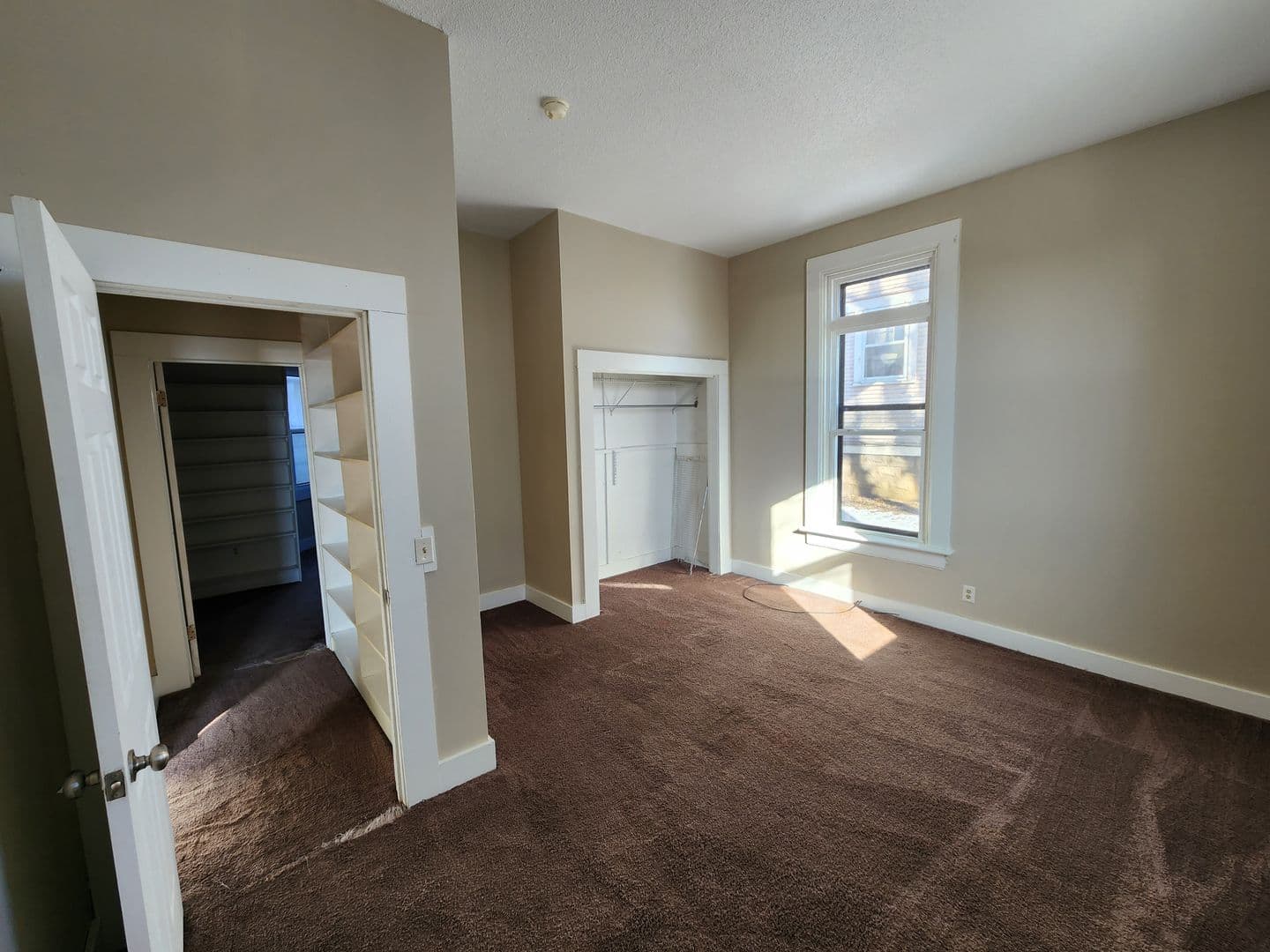 Davenport Apartment: 528 W 6th St