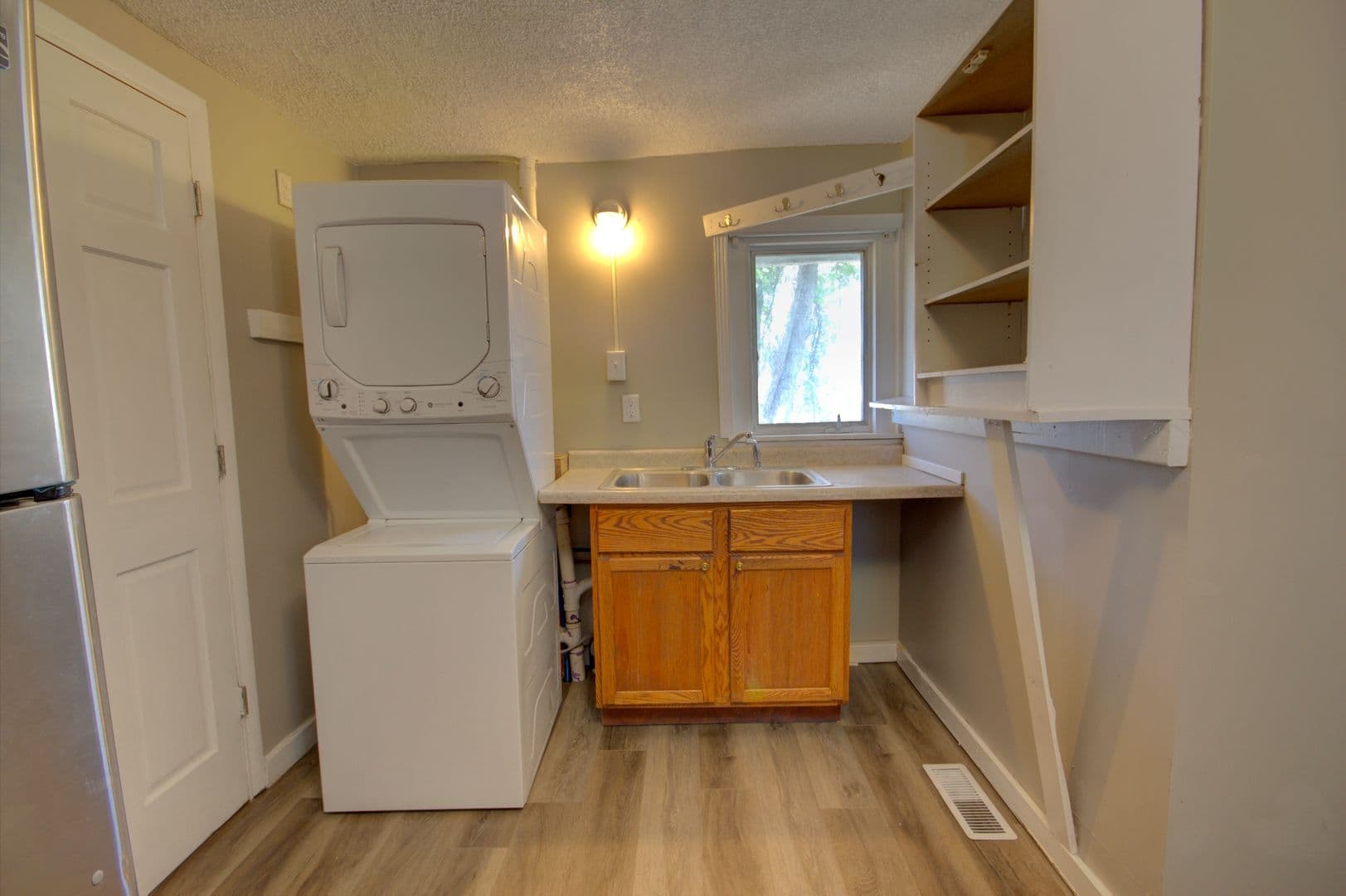 Davenport House: 1607 W 2nd St